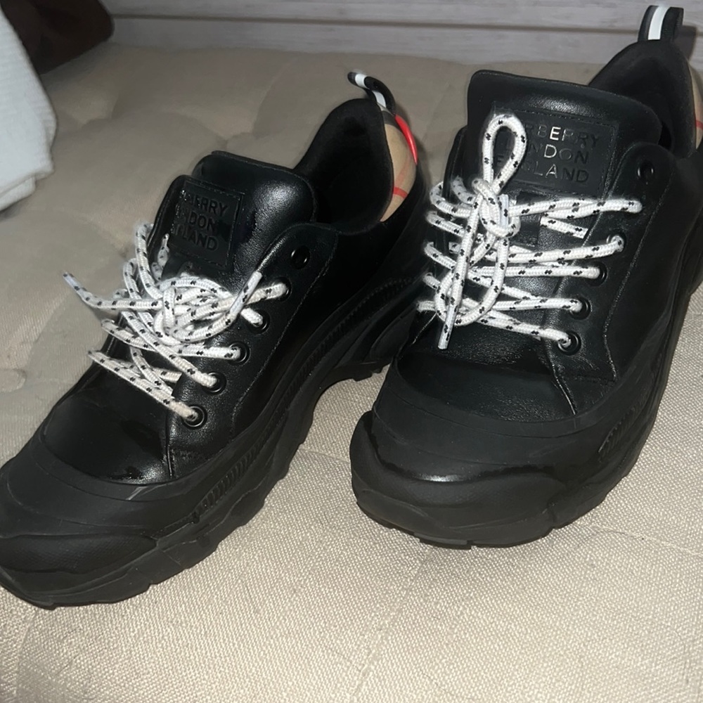 Black leather sneakers logo Burberry